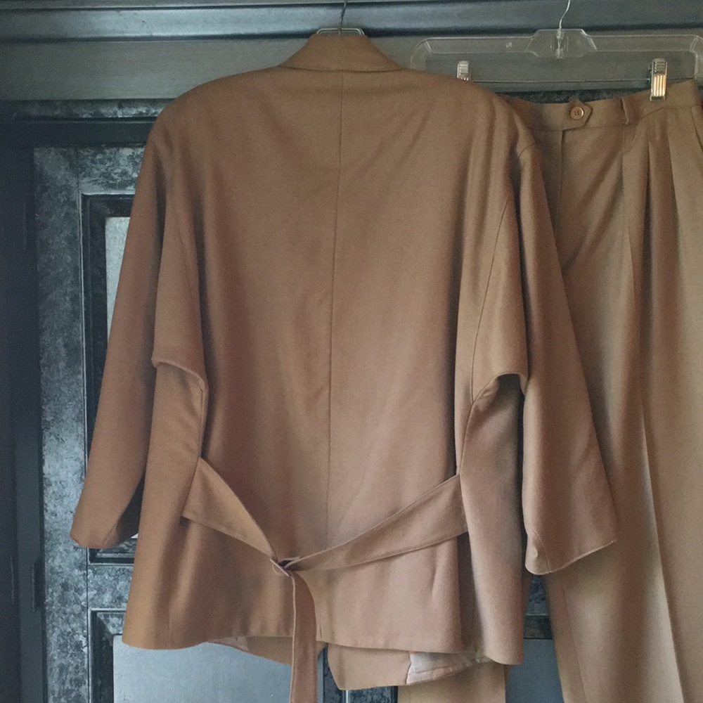 Vintage Camel Wool Lillie Rubin double-breasted blazer and pants suit size 10 - Picture 3 of 12